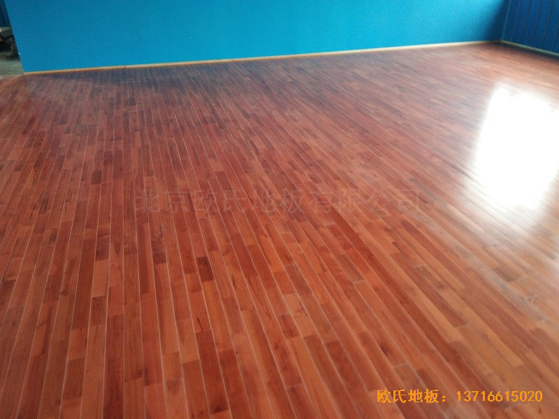 廣東臺山市郎城汽車城運(yùn)動館體育地板鋪設(shè)案例4