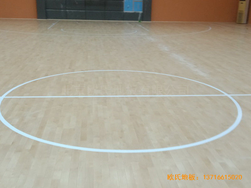 湖北武漢實(shí)驗(yàn)外國(guó)語學(xué)校籃球館運(yùn)動(dòng)地板鋪設(shè)案例4