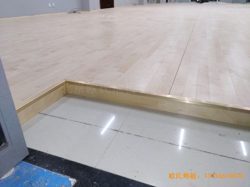 湖北獵豹汽車產業園運動館體育木地板鋪設案例3