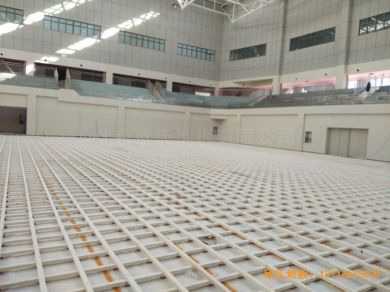 云南紅河州財(cái)經(jīng)大學(xué)體育館運(yùn)動(dòng)木地板鋪裝案例2