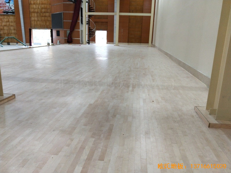 四川白頭鎮13667部隊運動館體育地板鋪裝案例0