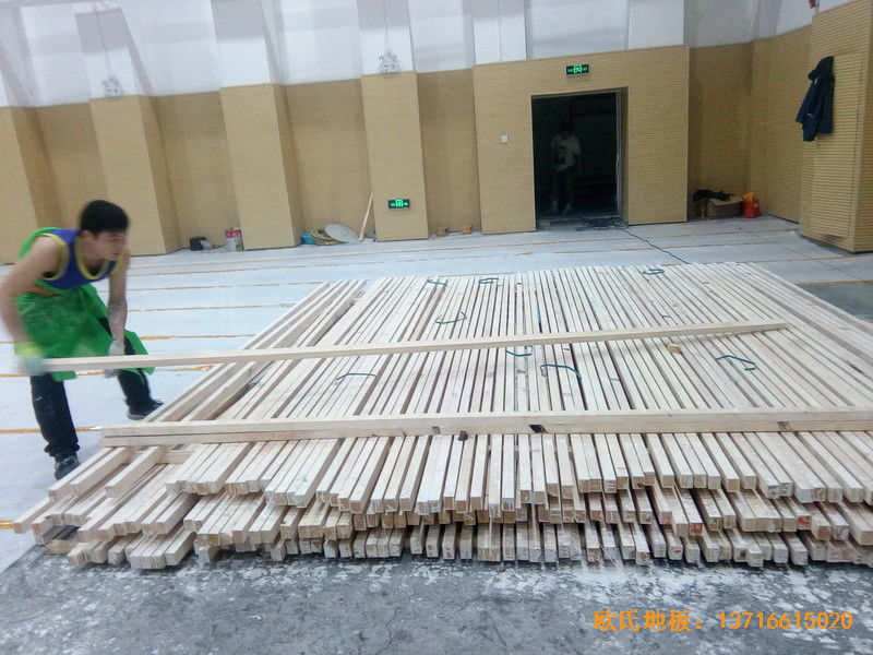 山東濟南歷下區燕山學?；@球館運動木地板施工案例1