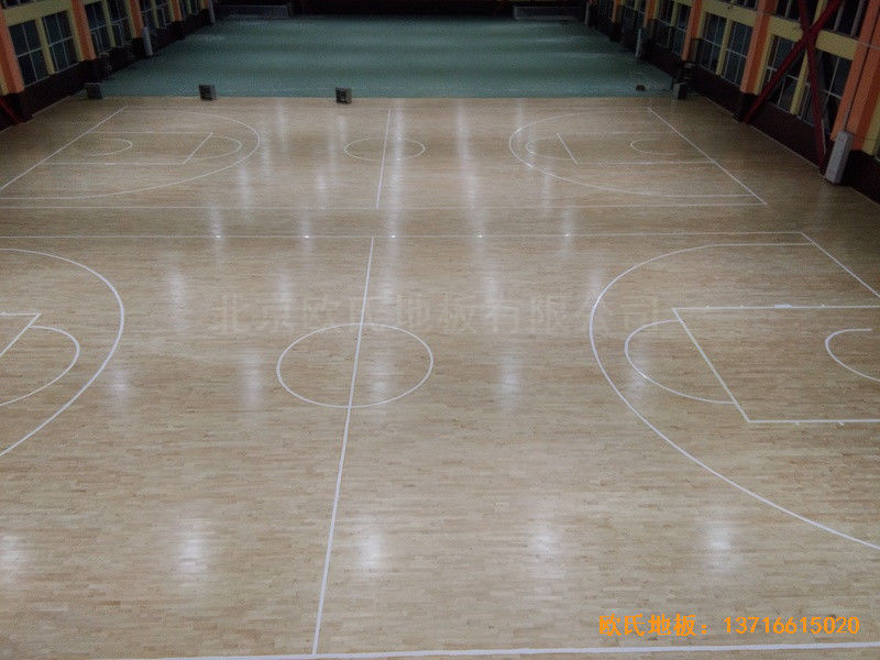 山東濟南章丘雙語學校籃球館體育地板施工案例5