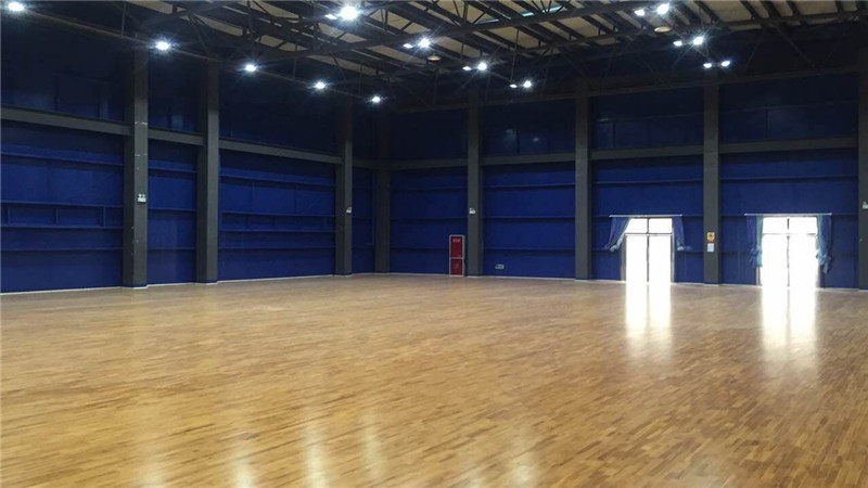 馬上就到年底，那這個時候運動木地板會漲價嗎?