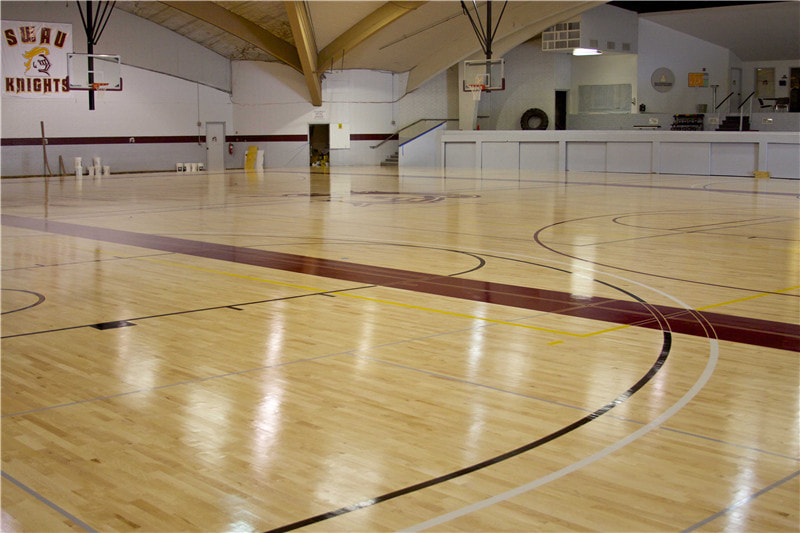 室內籃球場木地板
