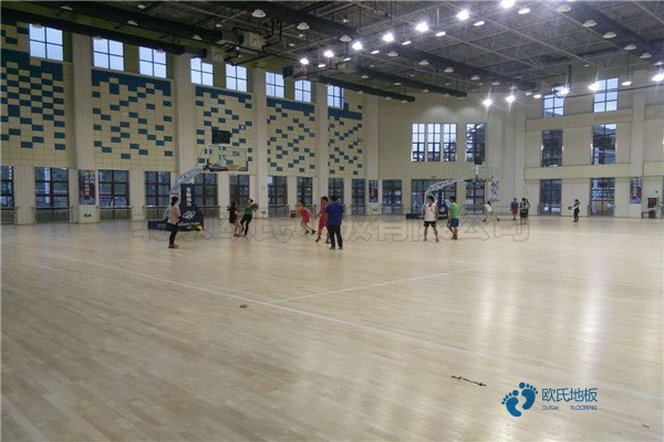 哪里有專(zhuān)業(yè)體育場(chǎng)館木地板