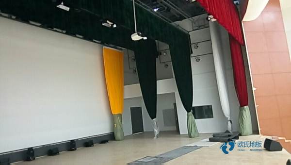 尋求運(yùn)動場館木地板生產(chǎn)公司