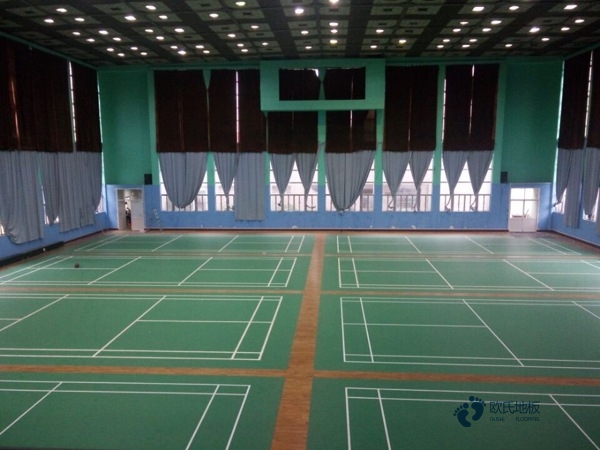 尋求運(yùn)動場館木地板生產(chǎn)公司