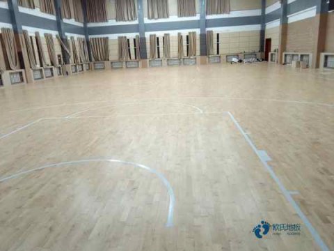 普通運(yùn)動(dòng)場(chǎng)地木地板施工