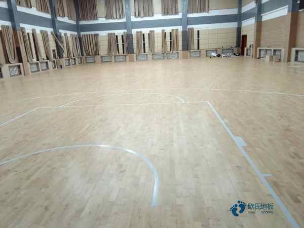 普通運(yùn)動(dòng)場(chǎng)地木地板施工