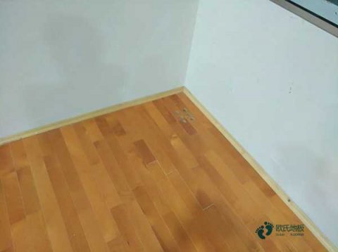如何對籃球館木地板進(jìn)行翻新