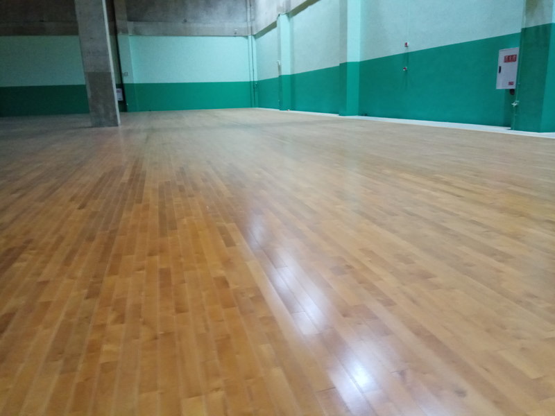重慶市九龍坡區(qū)友動力羽毛球木地板施工案例5
