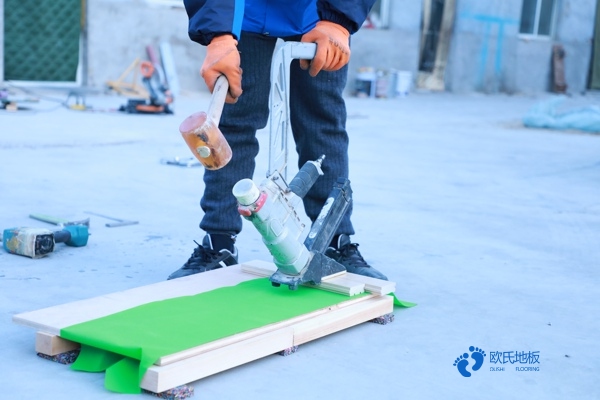 籃球館木地板用打蠟嗎3