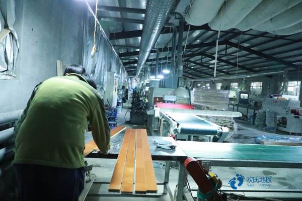 學(xué)校籃球館地板毛板厚度1