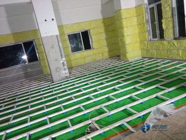 國產(chǎn)運動體育地板施工團隊2