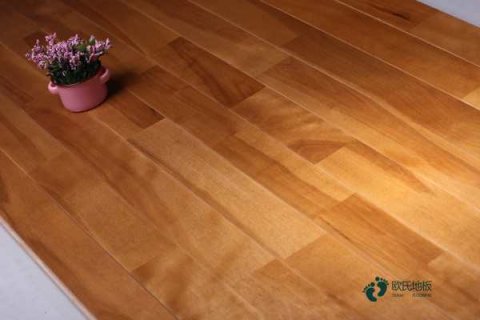 室內(nèi)運(yùn)動木地板翻新施工