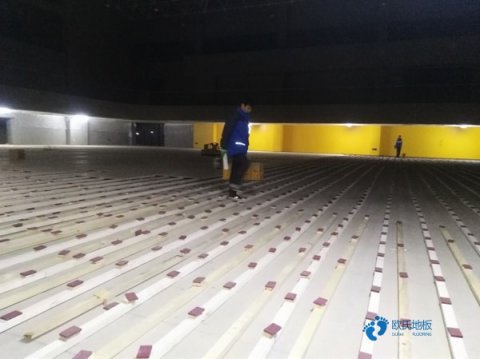 20厚運(yùn)動(dòng)場(chǎng)館地板較好的