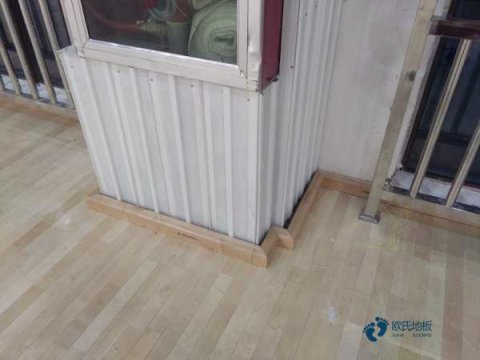 校園運(yùn)動(dòng)籃球木地板價(jià)格多少錢