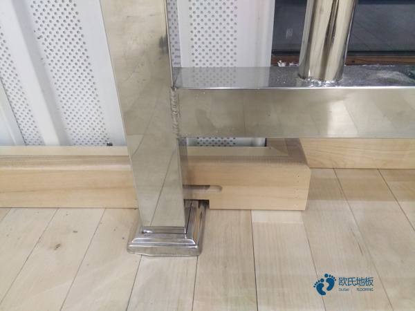 校園運(yùn)動(dòng)籃球木地板價(jià)格多少錢(qián)