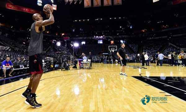 室內籃球館木地板多少錢一平方2