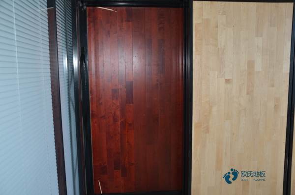 雙龍骨運(yùn)動實(shí)木地板3