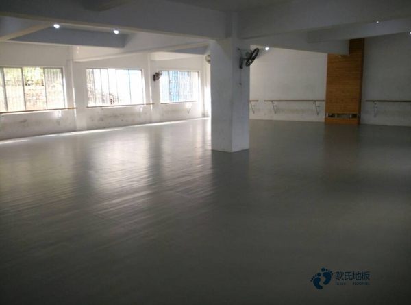 學(xué)校籃球場木地板多厚3