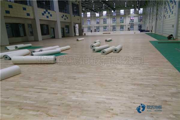 校園運(yùn)動(dòng)籃球木地板價(jià)格是多少