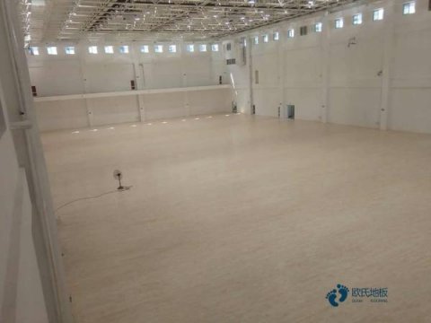 柞木運(yùn)動籃球木地板多少錢一平方米