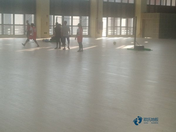 單龍骨體育場館地板環保2