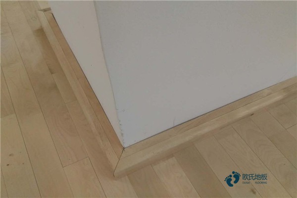 學?；@球地板能用多久3