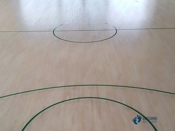 學?；@球地板能用多久2